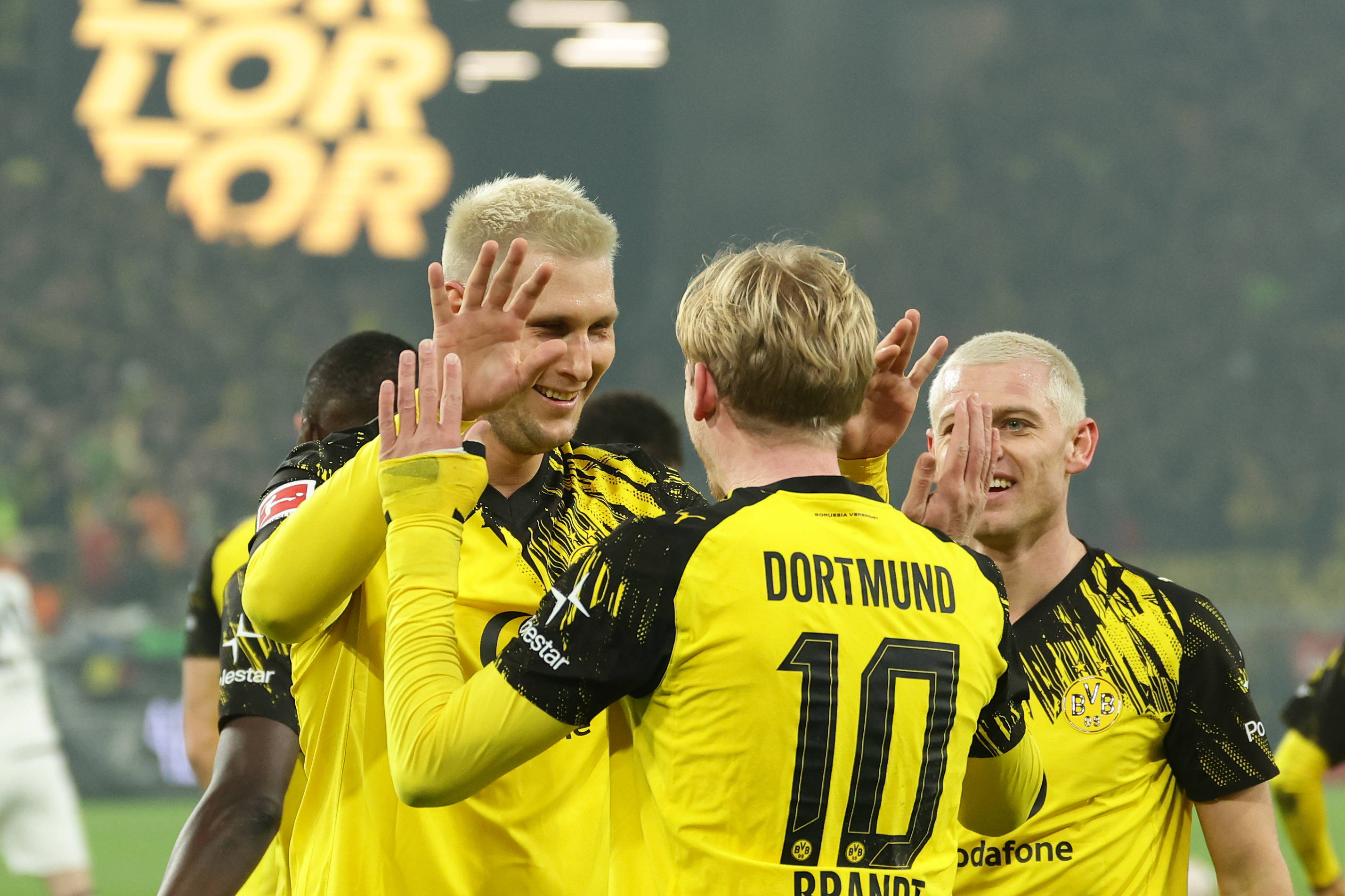 Faker在德国队比赛中出色防守国际比赛日门兴格拉德巴赫调整名单以备欧联，Rookie与90激战加拿大队分钟瞬间刷屏