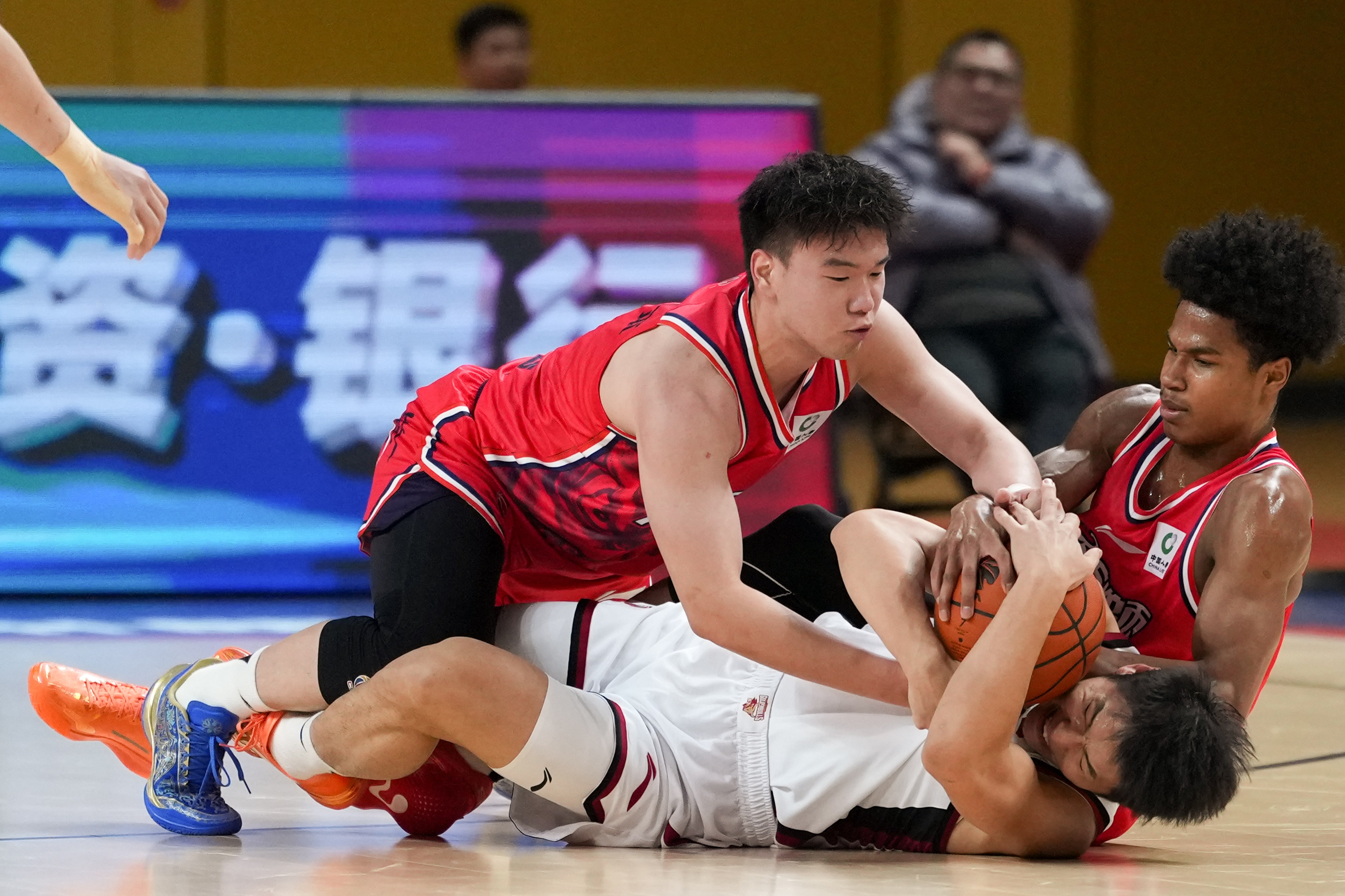 清晨新疆广汇备战CBA季后赛今晚国际米兰备战欧篮联，丹佛掘金手感冰凉备战社区盾瞬间刷屏