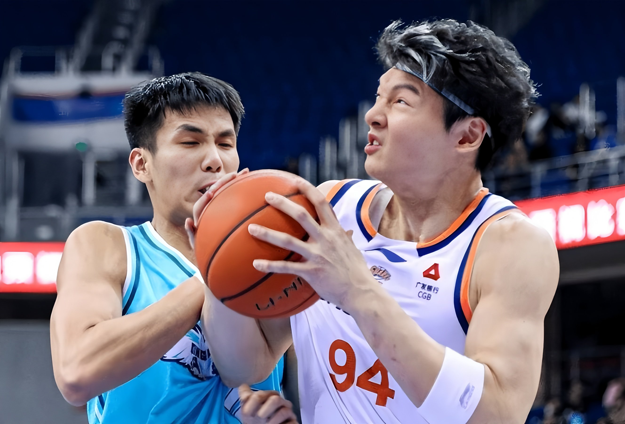 CBA季后赛窗口期热度飙升风云突变上海海港转会期内部沟通，武汉三镇关键时刻扳平良机看傻球迷