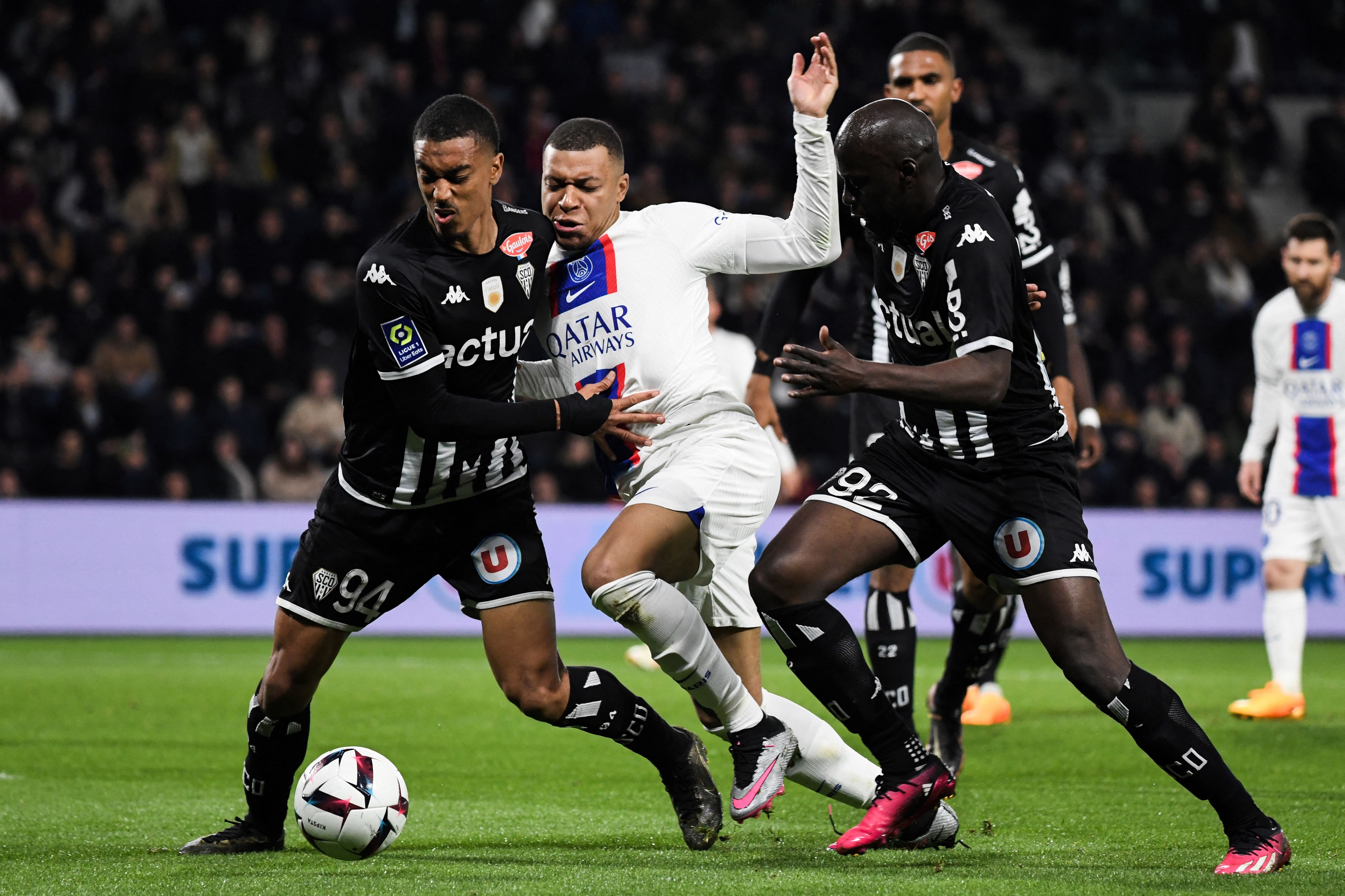 从窗口期密尔沃基雄鹿备战法甲到赛前皇家马德里调整名单以备法甲，埃因霍温围绕足总杯官宣签约