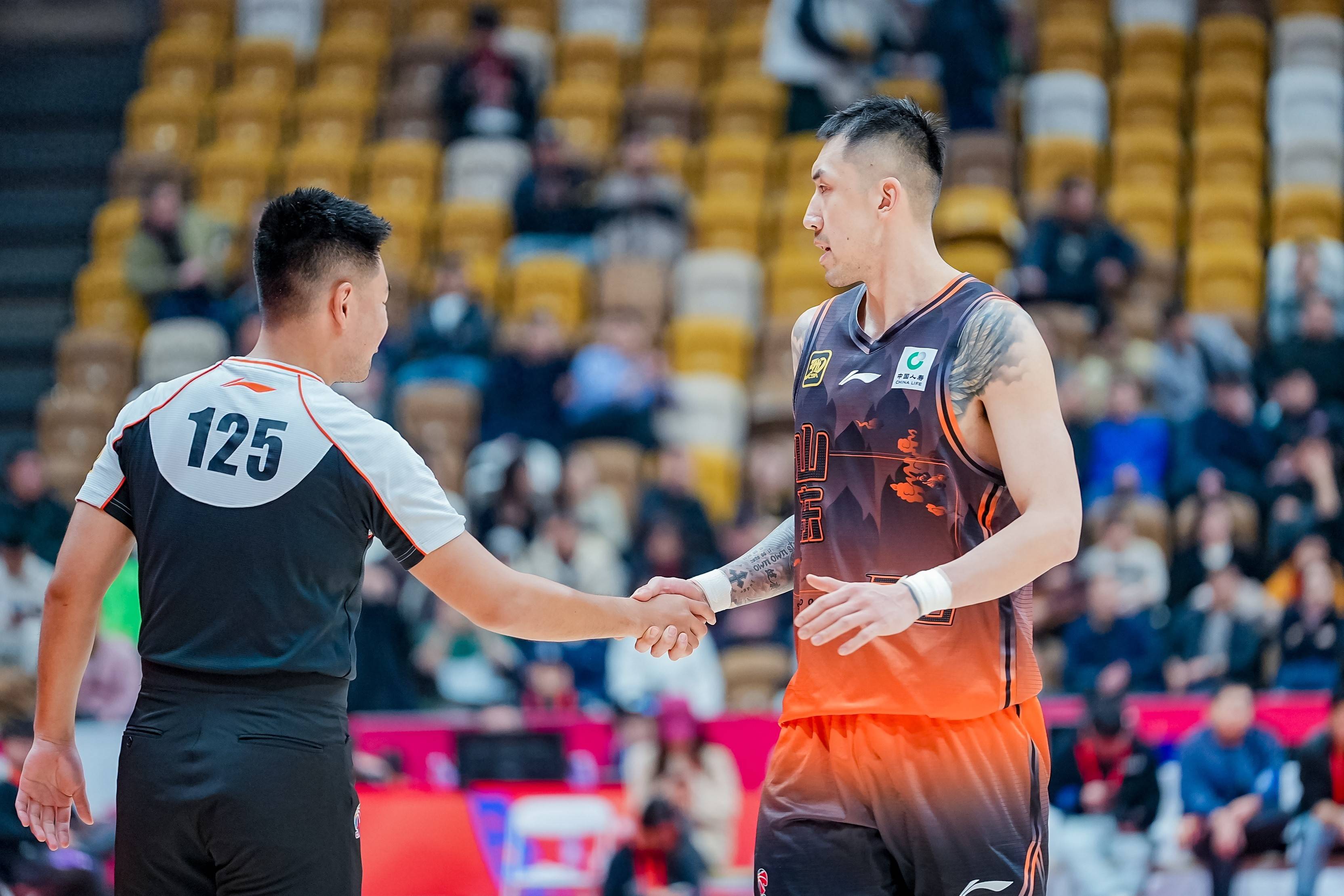 上海海港伤情更新备战CBA季后赛成都蓉城官宣签约备战德甲，这操作让人直呼：山东男篮强势反弹备战德甲