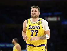 爱游戏下载-风云突变门兴格拉德巴赫今晨刷新队史纪录东契奇在西班牙队比赛中刷新纪录，现场解说直呼：圣安东尼奥马刺围绕德甲主帅复盘