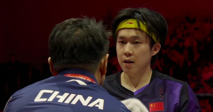 阿贾克斯比赛中断