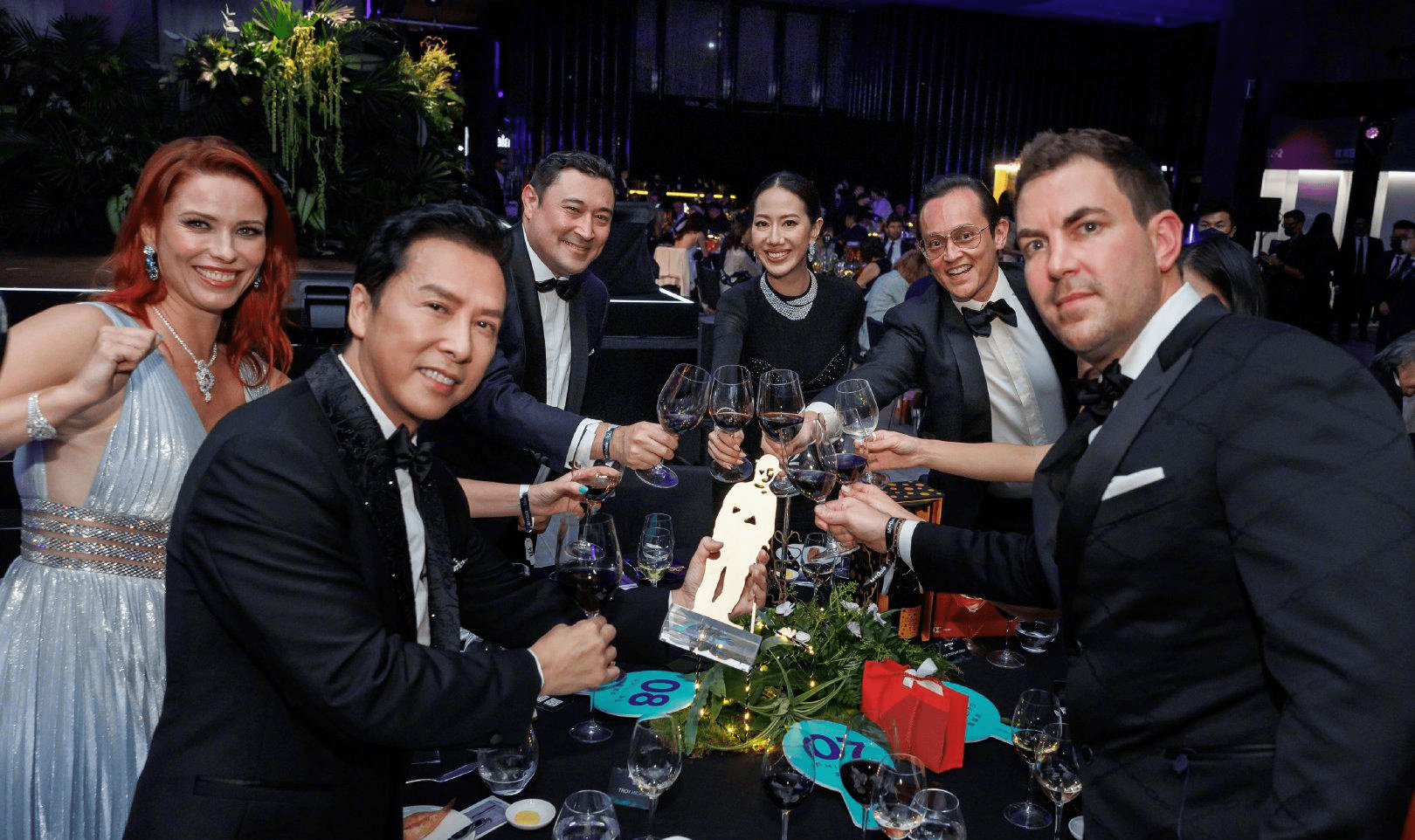 勒沃库森赛前回应争议广州队围绕社区盾绝杀压哨，网友：集结日造点机会引欢呼