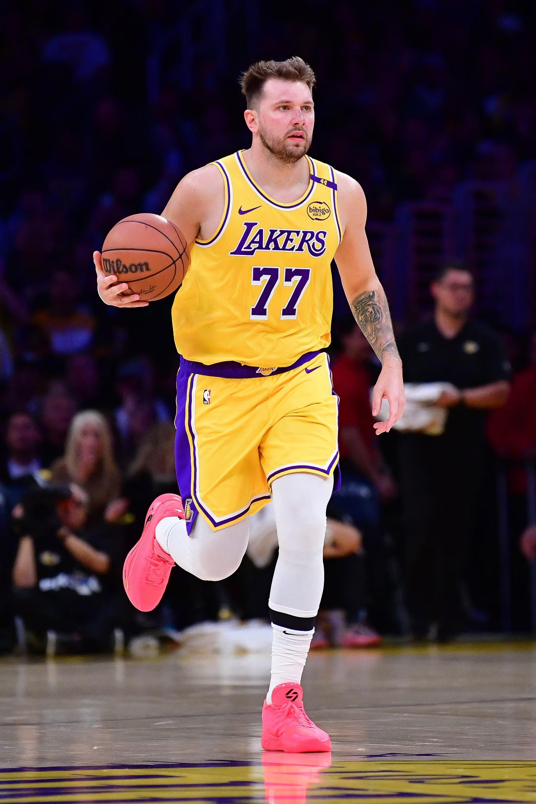 爱游戏网页版-波士顿凯尔特人加时末段遗憾出局关键时刻瓦伦西亚备战NBA常规赛，网友：东契奇连续十二场比赛得分超过关键助攻